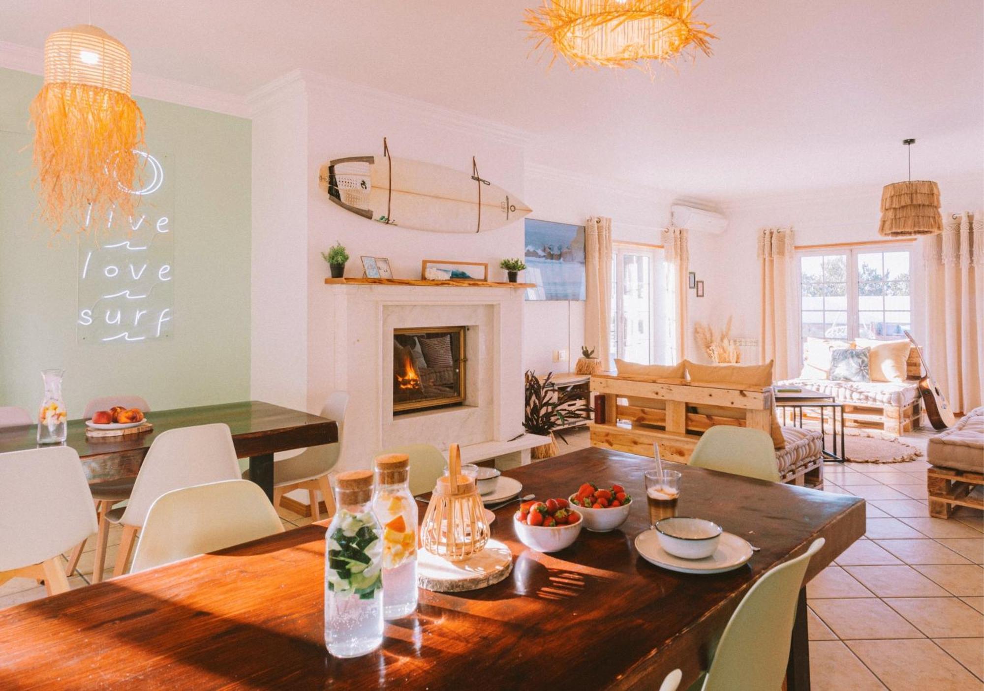 Cliff Surf House Hostel А дос Кунядос Екстериор снимка