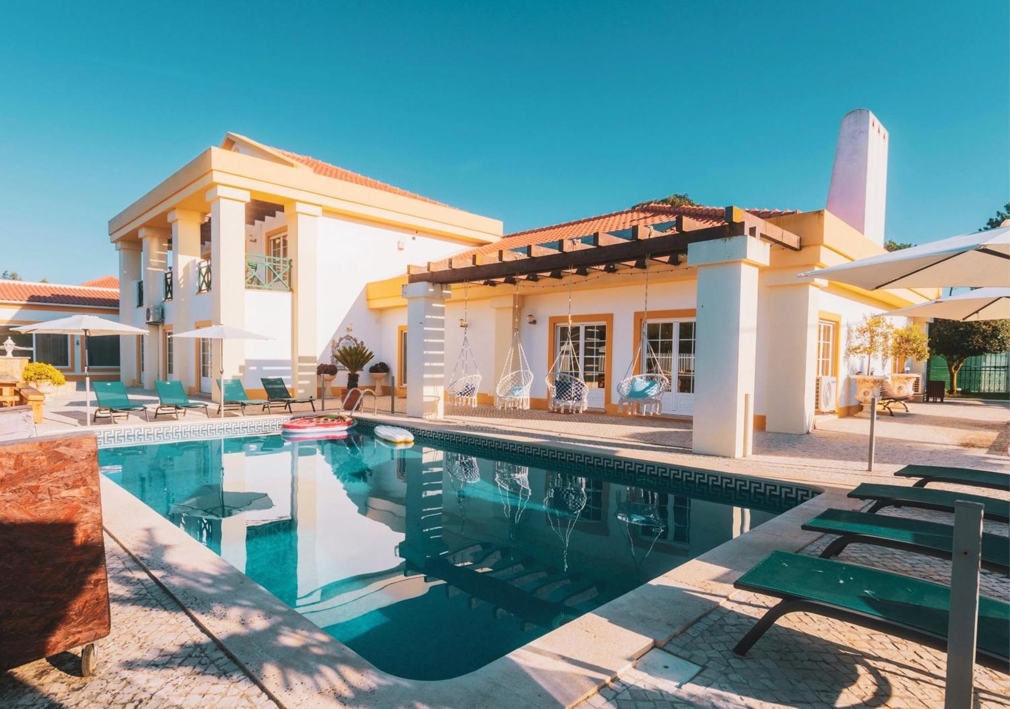 Cliff Surf House Hostel А дос Кунядос Екстериор снимка