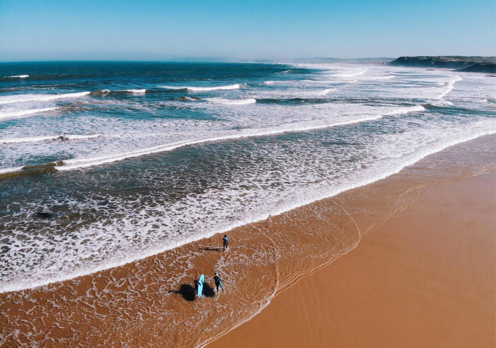 Cliff Surf House Hostel А дос Кунядос Екстериор снимка